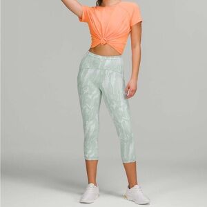Lululemon Swift Speed High-Rise Crop 21” in Chevron Jacquard Silver Blue White
